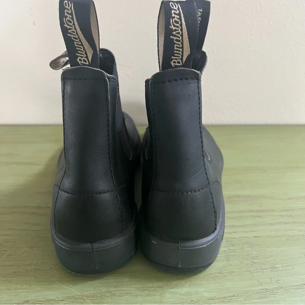 Blundstone Black  Chelsea Boots NWOT SZ 8 - Picture 4 of 6